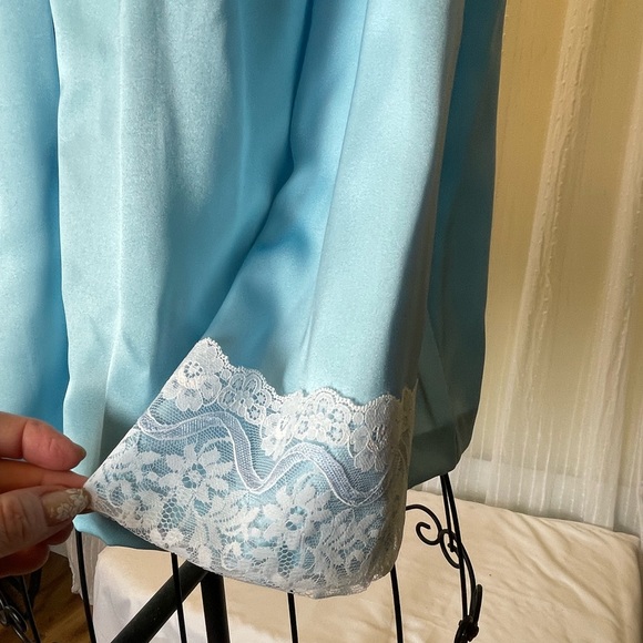 Blue satin & lace vintage retro bed jacket or robe NWOT new condition - Picture 5 of 7